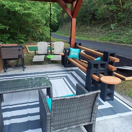Fabulous Pet-Friendly, Family Cabin With Outdoor Kitchen, Hot Tub, Sauna, Fireplace, Theater Room, Arcade, Pool Table, And Fire Pit Within Minuties Of Dollywood Sevierville Eksteriør billede
