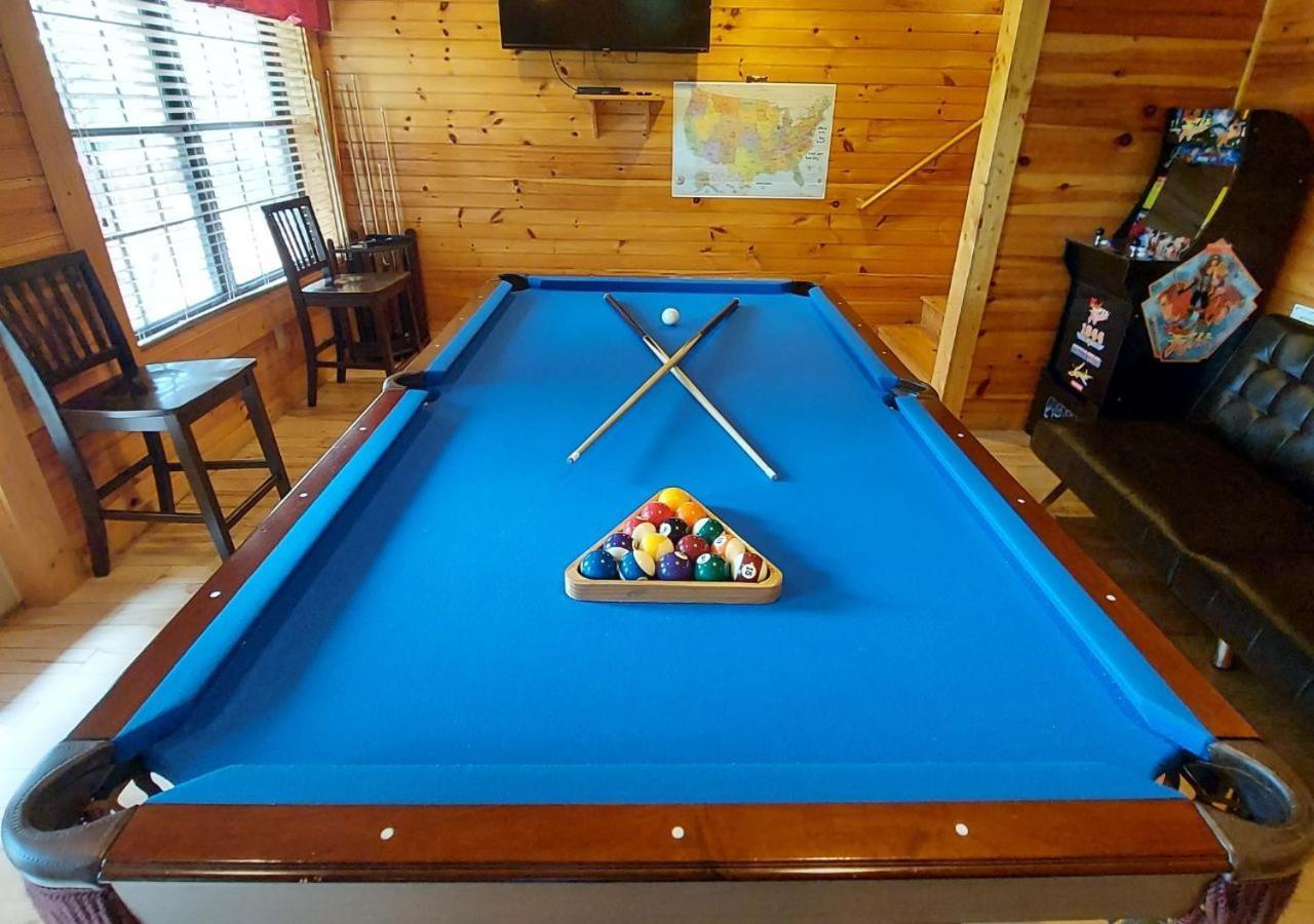 Fabulous Pet-Friendly, Family Cabin With Outdoor Kitchen, Hot Tub, Sauna, Fireplace, Theater Room, Arcade, Pool Table, And Fire Pit Within Minuties Of Dollywood Sevierville Eksteriør billede