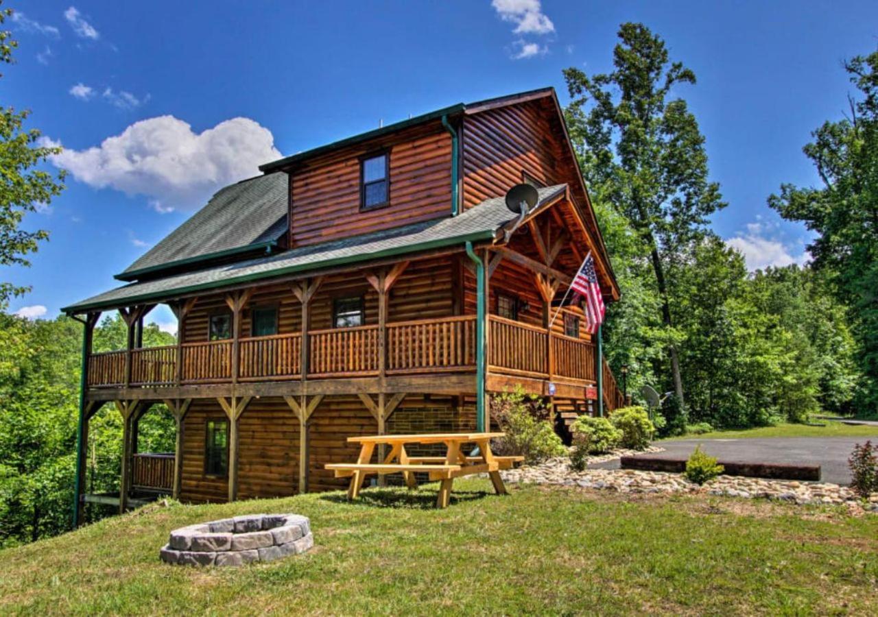 Fabulous Pet-Friendly, Family Cabin With Outdoor Kitchen, Hot Tub, Sauna, Fireplace, Theater Room, Arcade, Pool Table, And Fire Pit Within Minuties Of Dollywood Sevierville Eksteriør billede