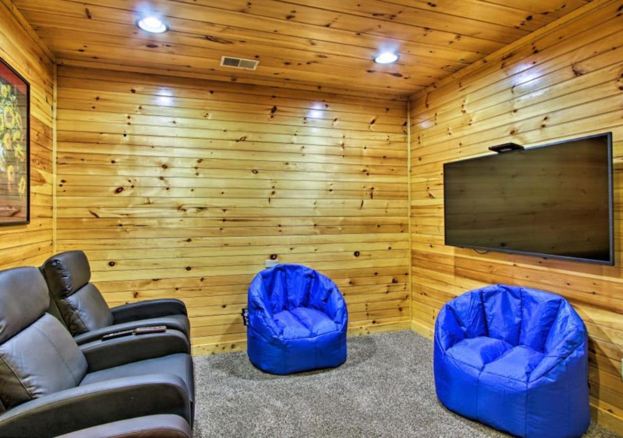 Fabulous Pet-Friendly, Family Cabin With Outdoor Kitchen, Hot Tub, Sauna, Fireplace, Theater Room, Arcade, Pool Table, And Fire Pit Within Minuties Of Dollywood Sevierville Eksteriør billede