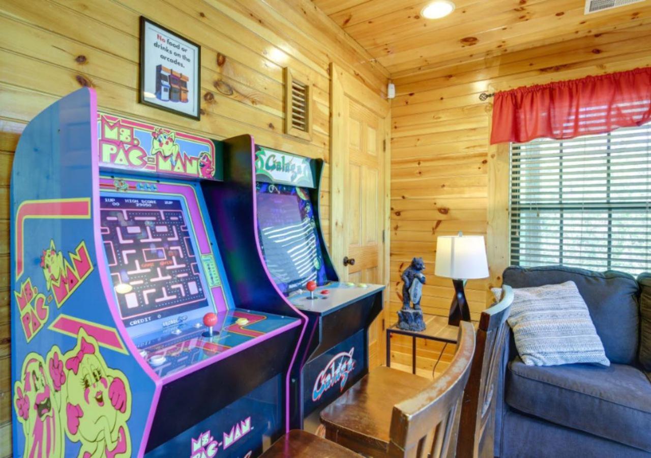 Fabulous Pet-Friendly, Family Cabin With Outdoor Kitchen, Hot Tub, Sauna, Fireplace, Theater Room, Arcade, Pool Table, And Fire Pit Within Minuties Of Dollywood Sevierville Eksteriør billede
