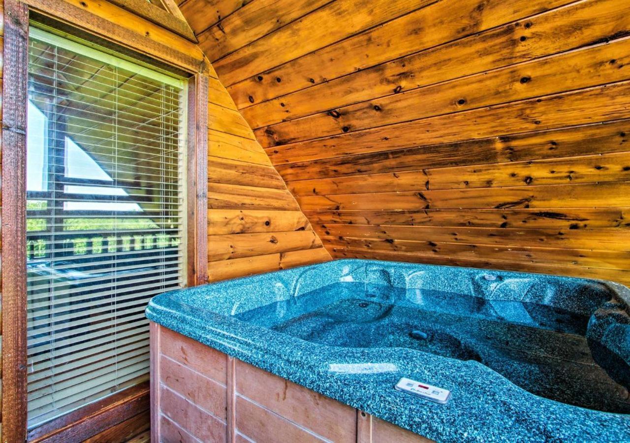 Fabulous Pet-Friendly, Family Cabin With Outdoor Kitchen, Hot Tub, Sauna, Fireplace, Theater Room, Arcade, Pool Table, And Fire Pit Within Minuties Of Dollywood Sevierville Eksteriør billede
