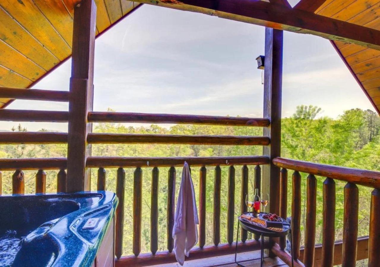 Fabulous Pet-Friendly, Family Cabin With Outdoor Kitchen, Hot Tub, Sauna, Fireplace, Theater Room, Arcade, Pool Table, And Fire Pit Within Minuties Of Dollywood Sevierville Eksteriør billede