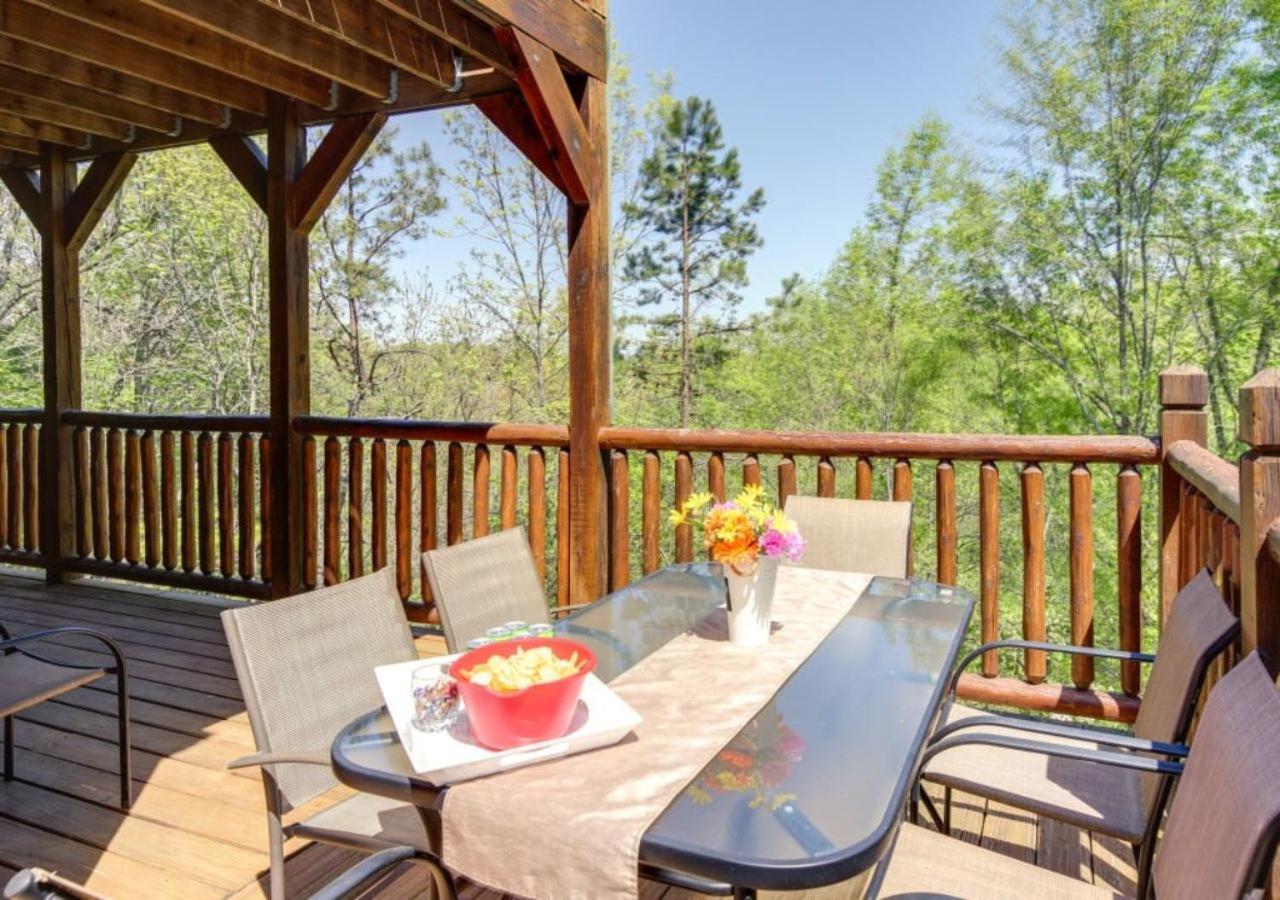 Fabulous Pet-Friendly, Family Cabin With Outdoor Kitchen, Hot Tub, Sauna, Fireplace, Theater Room, Arcade, Pool Table, And Fire Pit Within Minuties Of Dollywood Sevierville Eksteriør billede