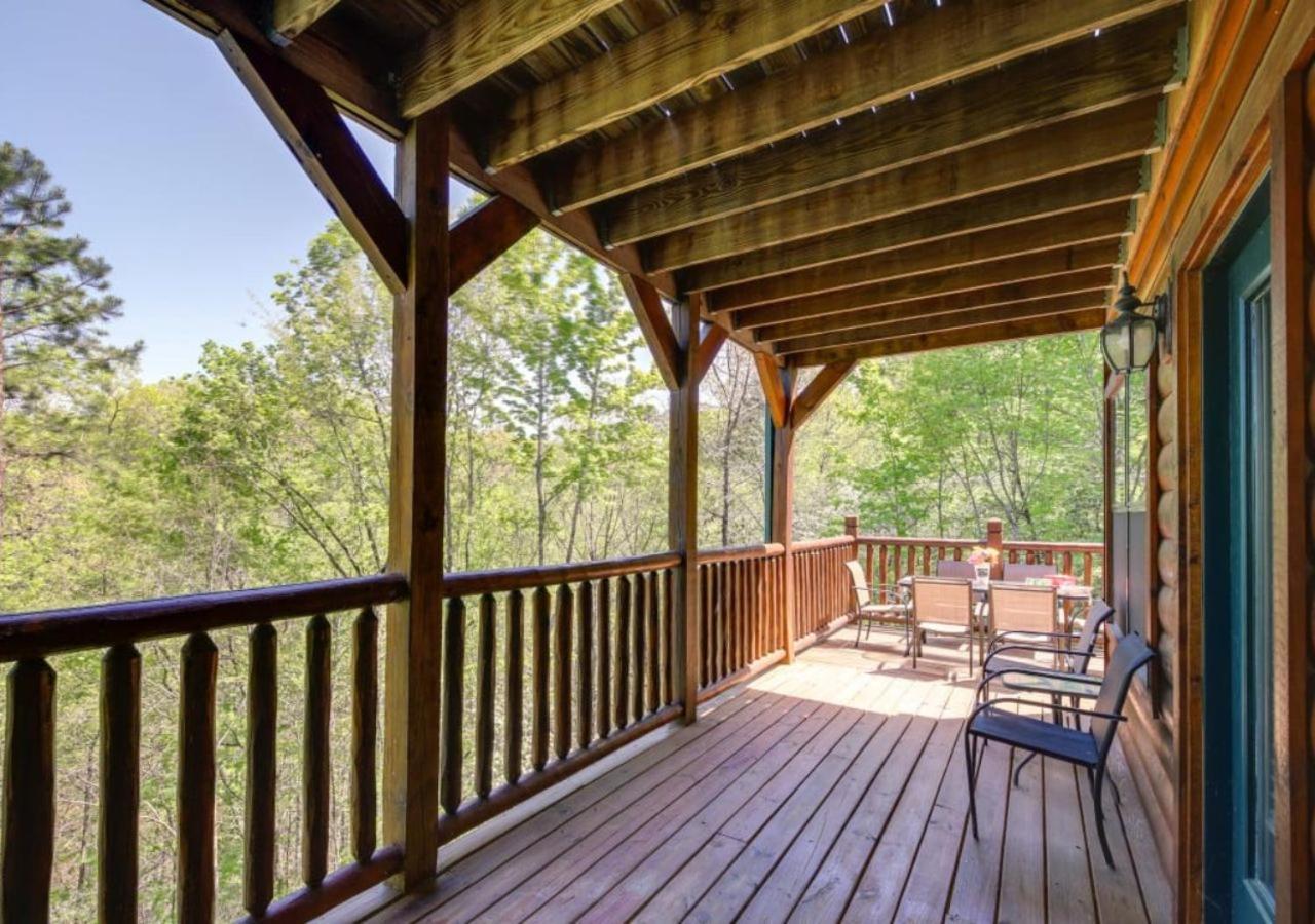 Fabulous Pet-Friendly, Family Cabin With Outdoor Kitchen, Hot Tub, Sauna, Fireplace, Theater Room, Arcade, Pool Table, And Fire Pit Within Minuties Of Dollywood Sevierville Eksteriør billede