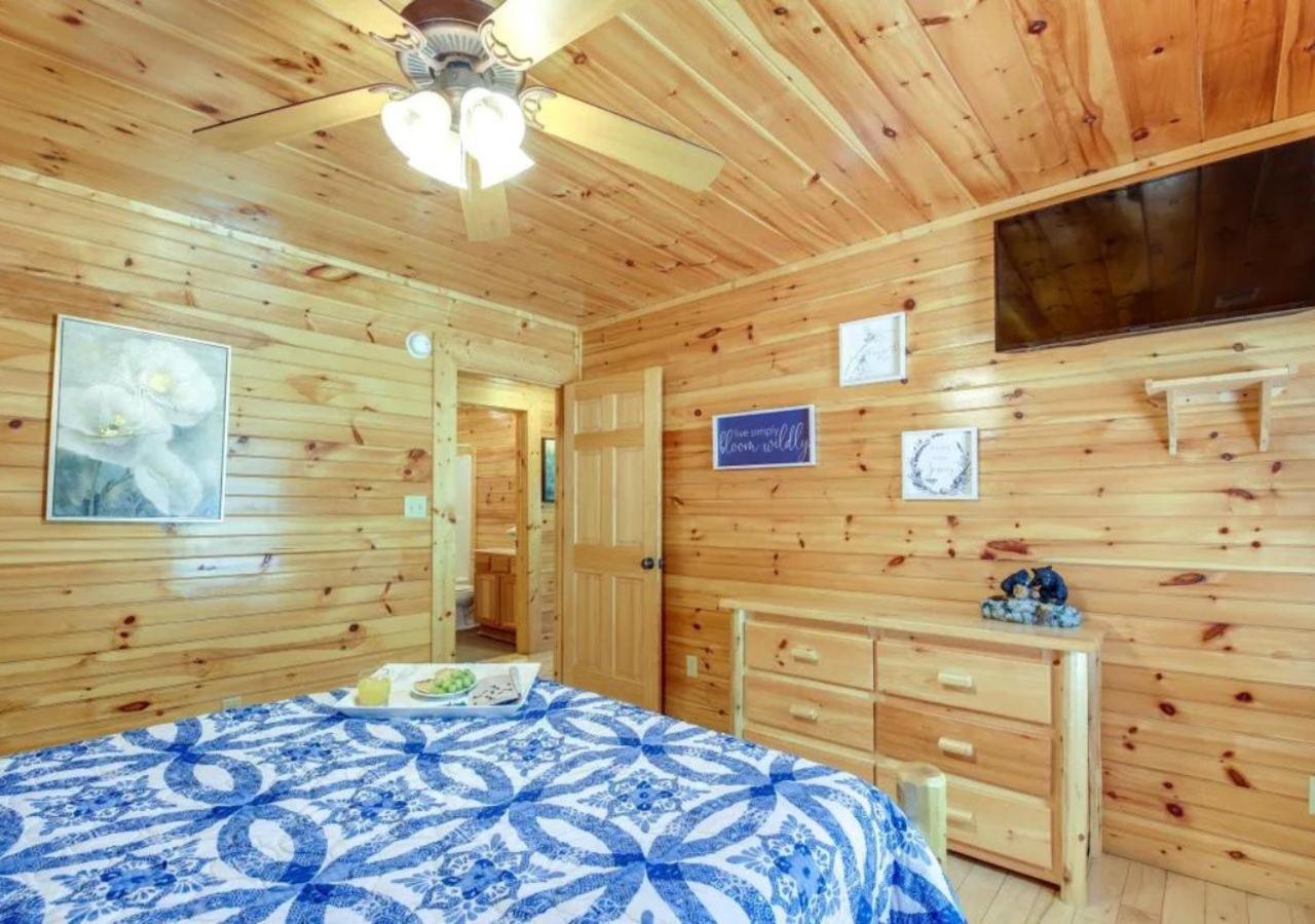 Fabulous Pet-Friendly, Family Cabin With Outdoor Kitchen, Hot Tub, Sauna, Fireplace, Theater Room, Arcade, Pool Table, And Fire Pit Within Minuties Of Dollywood Sevierville Eksteriør billede