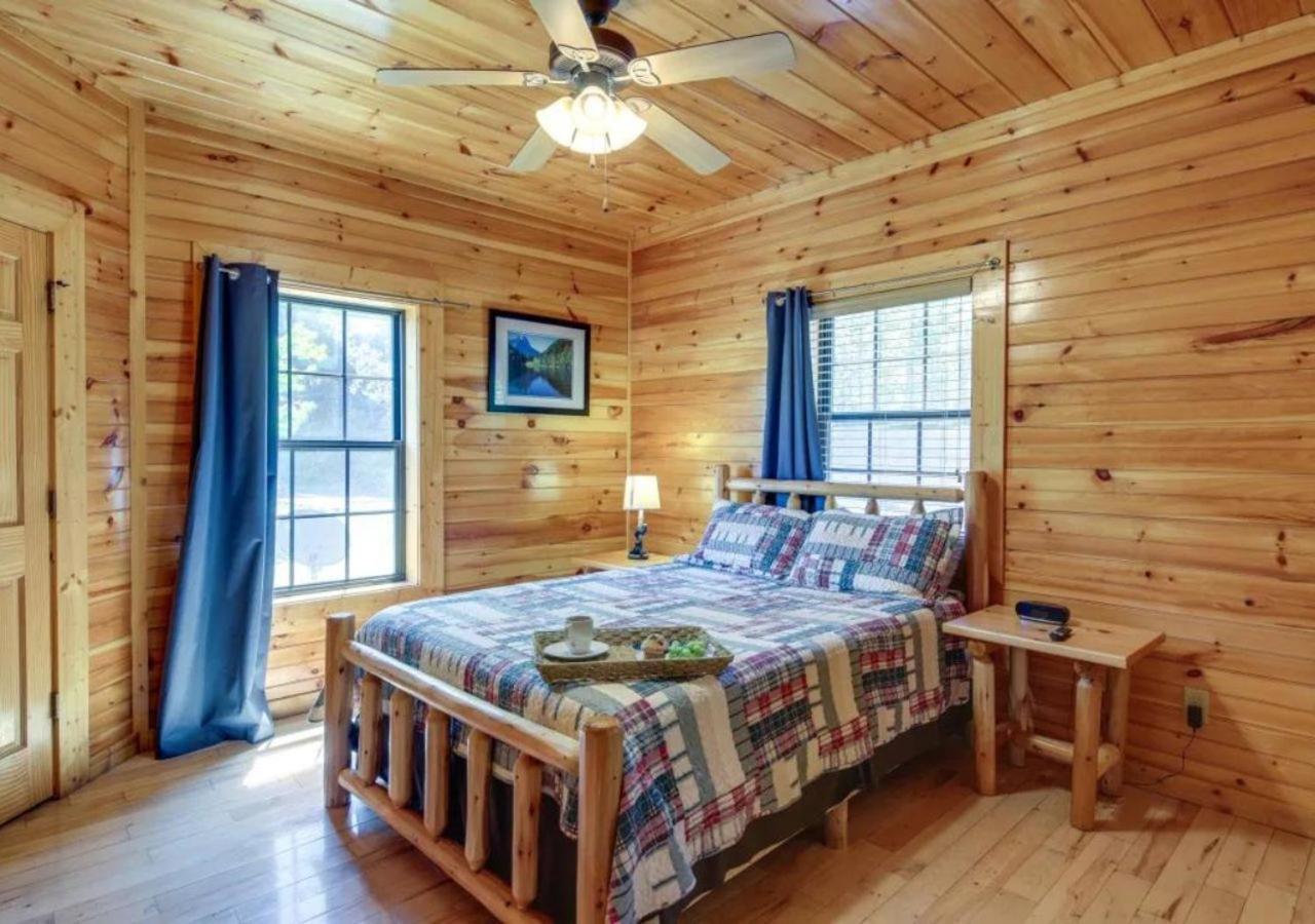 Fabulous Pet-Friendly, Family Cabin With Outdoor Kitchen, Hot Tub, Sauna, Fireplace, Theater Room, Arcade, Pool Table, And Fire Pit Within Minuties Of Dollywood Sevierville Eksteriør billede