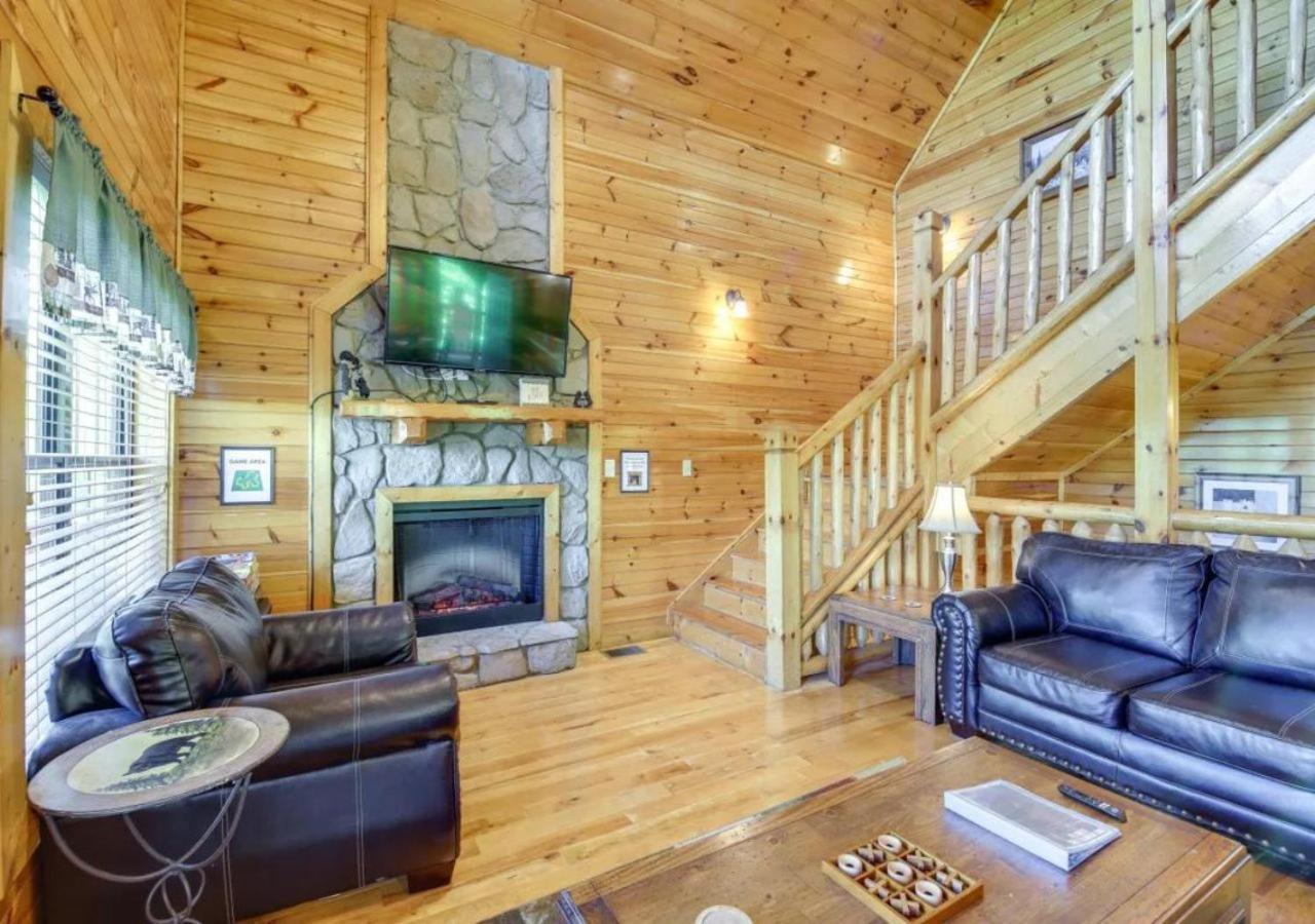 Fabulous Pet-Friendly, Family Cabin With Outdoor Kitchen, Hot Tub, Sauna, Fireplace, Theater Room, Arcade, Pool Table, And Fire Pit Within Minuties Of Dollywood Sevierville Eksteriør billede