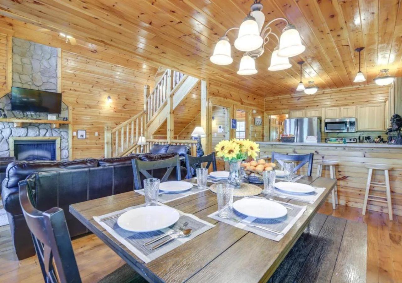 Fabulous Pet-Friendly, Family Cabin With Outdoor Kitchen, Hot Tub, Sauna, Fireplace, Theater Room, Arcade, Pool Table, And Fire Pit Within Minuties Of Dollywood Sevierville Eksteriør billede