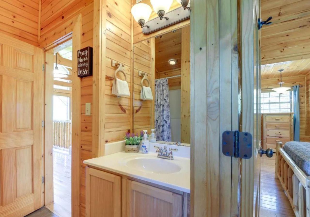 Fabulous Pet-Friendly, Family Cabin With Outdoor Kitchen, Hot Tub, Sauna, Fireplace, Theater Room, Arcade, Pool Table, And Fire Pit Within Minuties Of Dollywood Sevierville Eksteriør billede