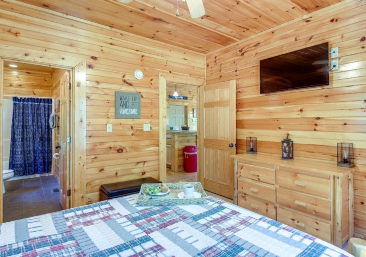 Fabulous Pet-Friendly, Family Cabin With Outdoor Kitchen, Hot Tub, Sauna, Fireplace, Theater Room, Arcade, Pool Table, And Fire Pit Within Minuties Of Dollywood Sevierville Eksteriør billede