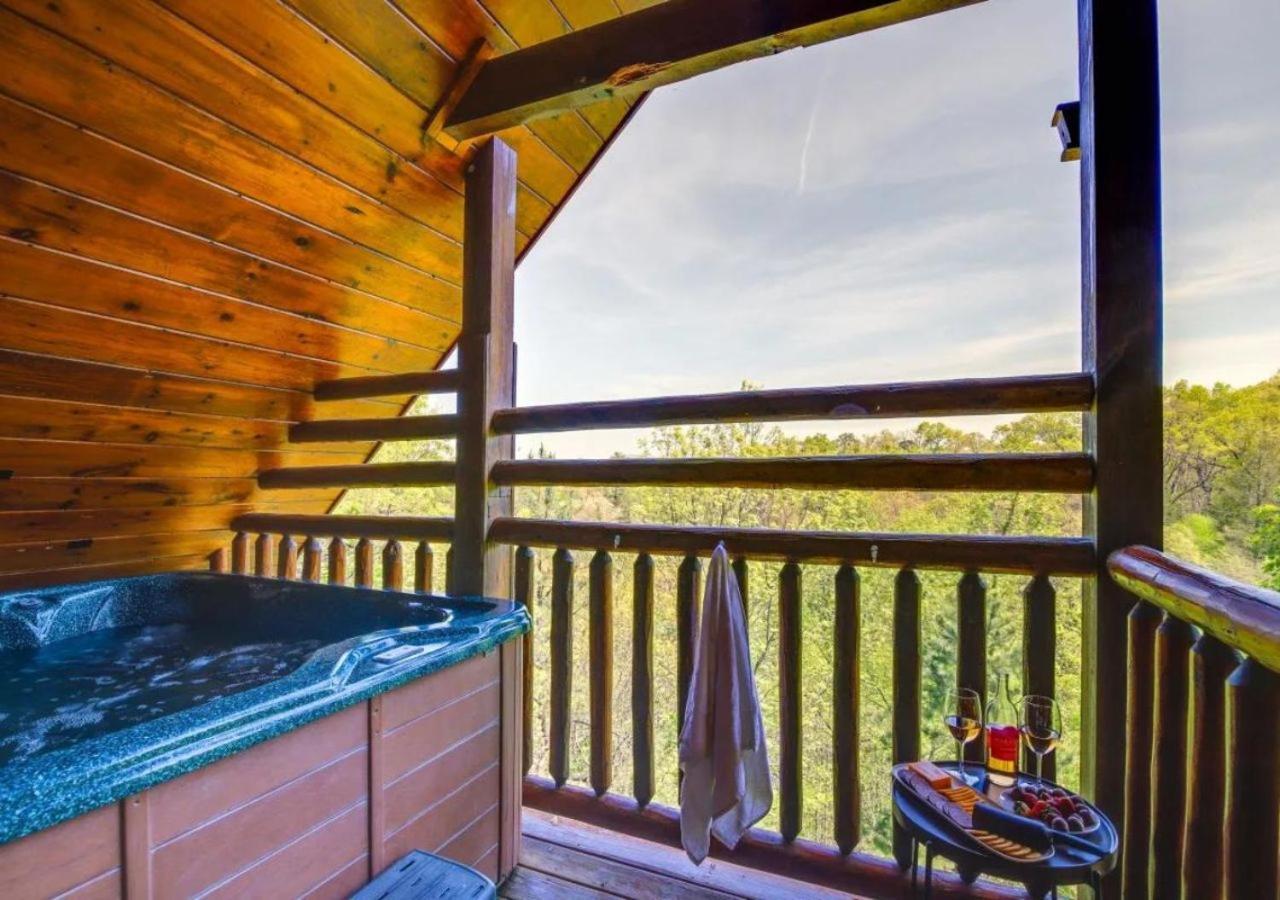 Fabulous Pet-Friendly, Family Cabin With Outdoor Kitchen, Hot Tub, Sauna, Fireplace, Theater Room, Arcade, Pool Table, And Fire Pit Within Minuties Of Dollywood Sevierville Eksteriør billede
