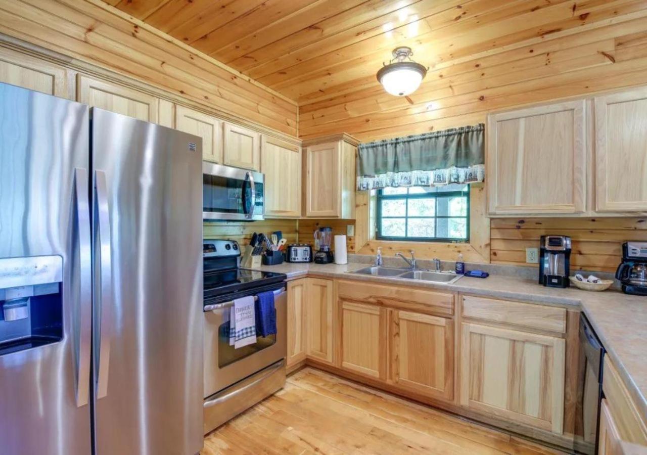 Fabulous Pet-Friendly, Family Cabin With Outdoor Kitchen, Hot Tub, Sauna, Fireplace, Theater Room, Arcade, Pool Table, And Fire Pit Within Minuties Of Dollywood Sevierville Eksteriør billede