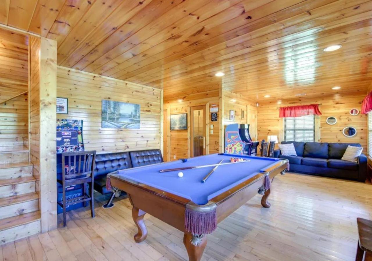 Fabulous Pet-Friendly, Family Cabin With Outdoor Kitchen, Hot Tub, Sauna, Fireplace, Theater Room, Arcade, Pool Table, And Fire Pit Within Minuties Of Dollywood Sevierville Eksteriør billede